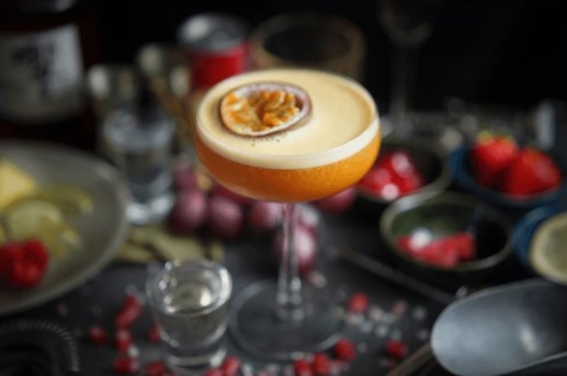 martini-cocktail-for-wedding-bar-london